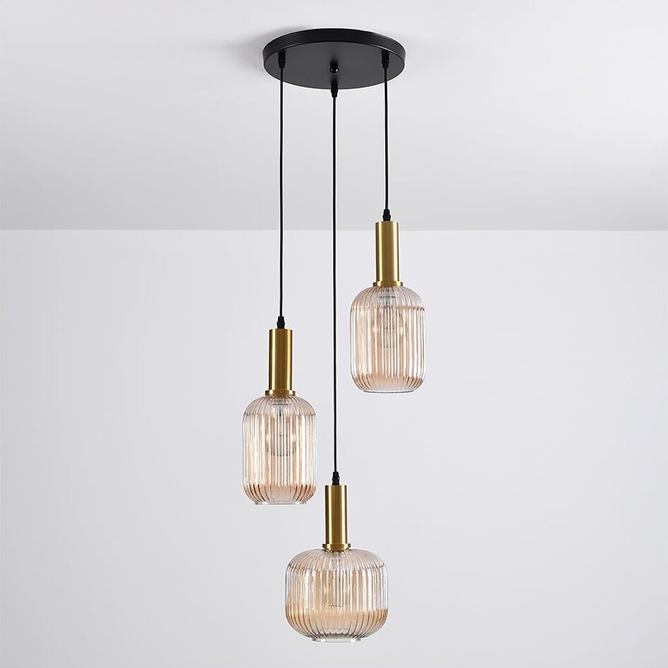 Designad pendellampa Sita med tre lampor - svart och guld med amberfärgat glas