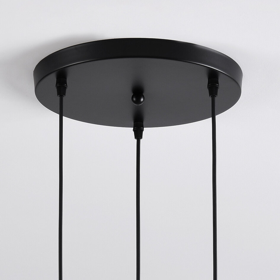 Designad pendellampa Sita med tre lampor - svart och guld med amberfärgat glas