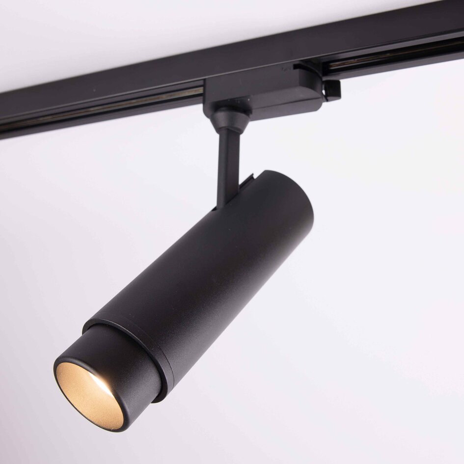 Skenspotlight Jules 1-fas, 12W med justerbar ljusvinkel och dim-to-warm-funktion