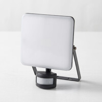 LED-strålkastare med sensor och justerbar färgtemperatur