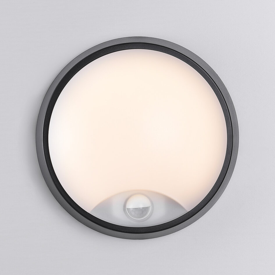 LED-bulkhead med sensor och justerbar färgtemperatur