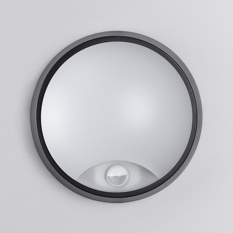 LED-bulkhead med sensor och justerbar färgtemperatur