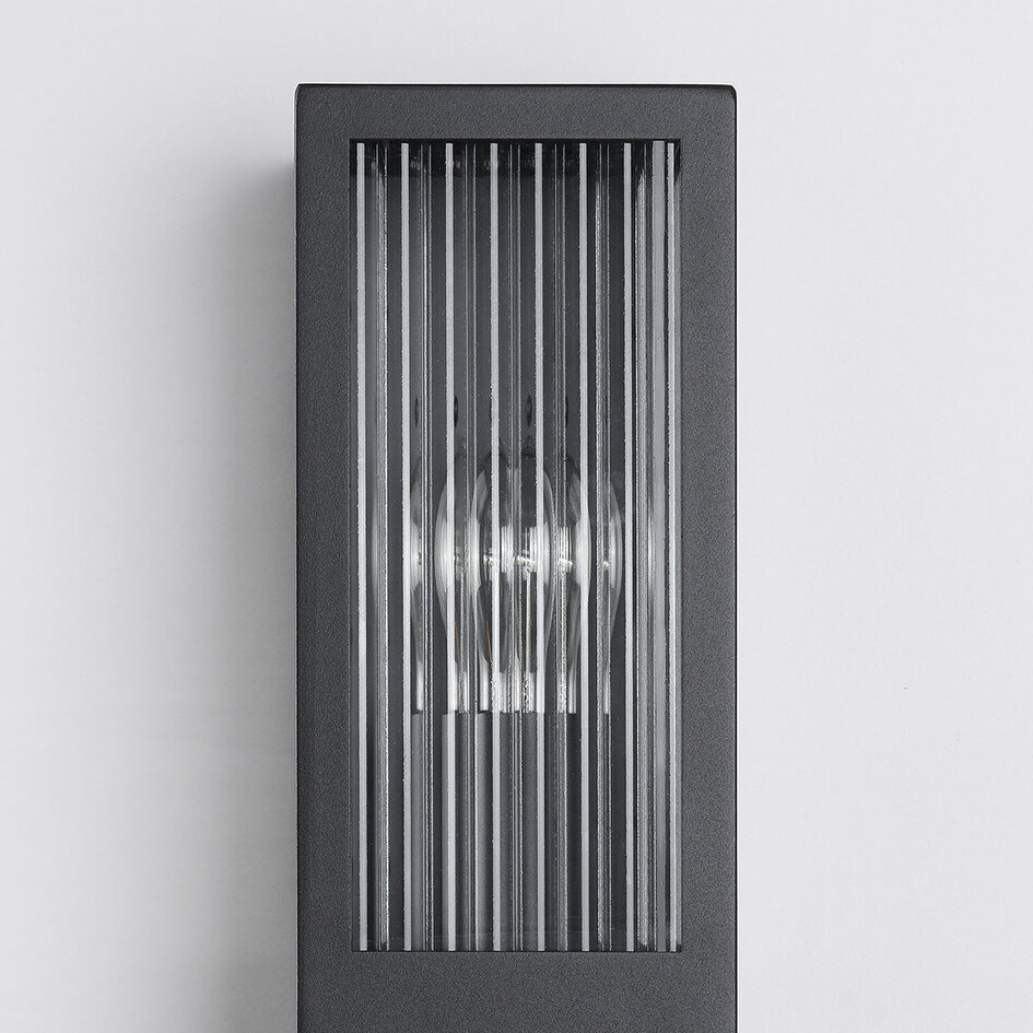 Utomhusvägglampa Amiens i glas med räfflad detalj - med rörelsesensor