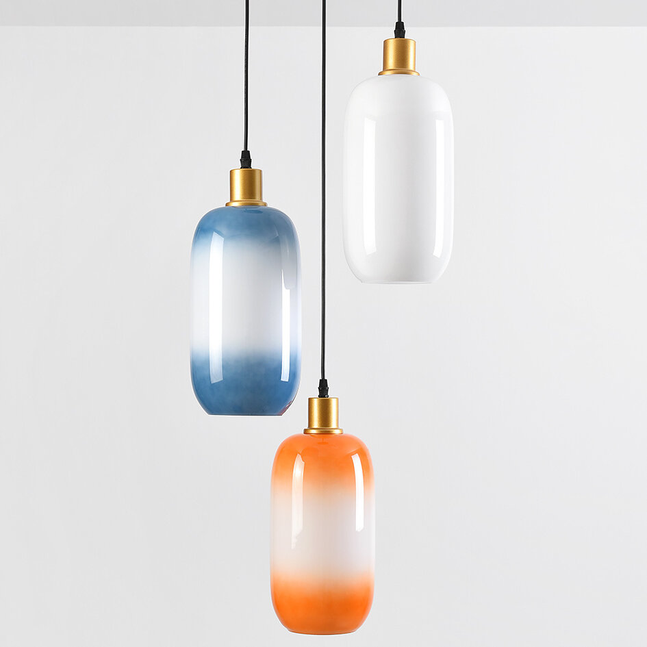 Pendellampa Anne med tre lampor - mjölkvitt glas med färgskiftning