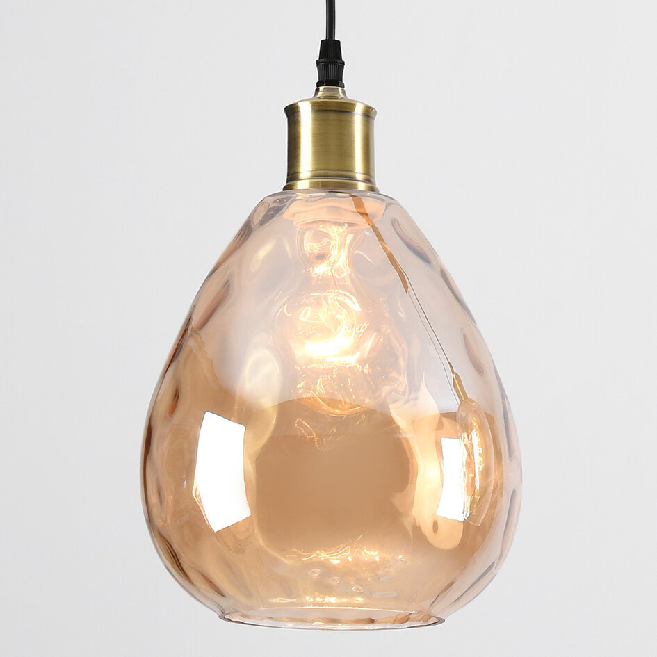 Pendellampa Vanessa med tre lampor, amberfärgat glas med kupad detalj - amber