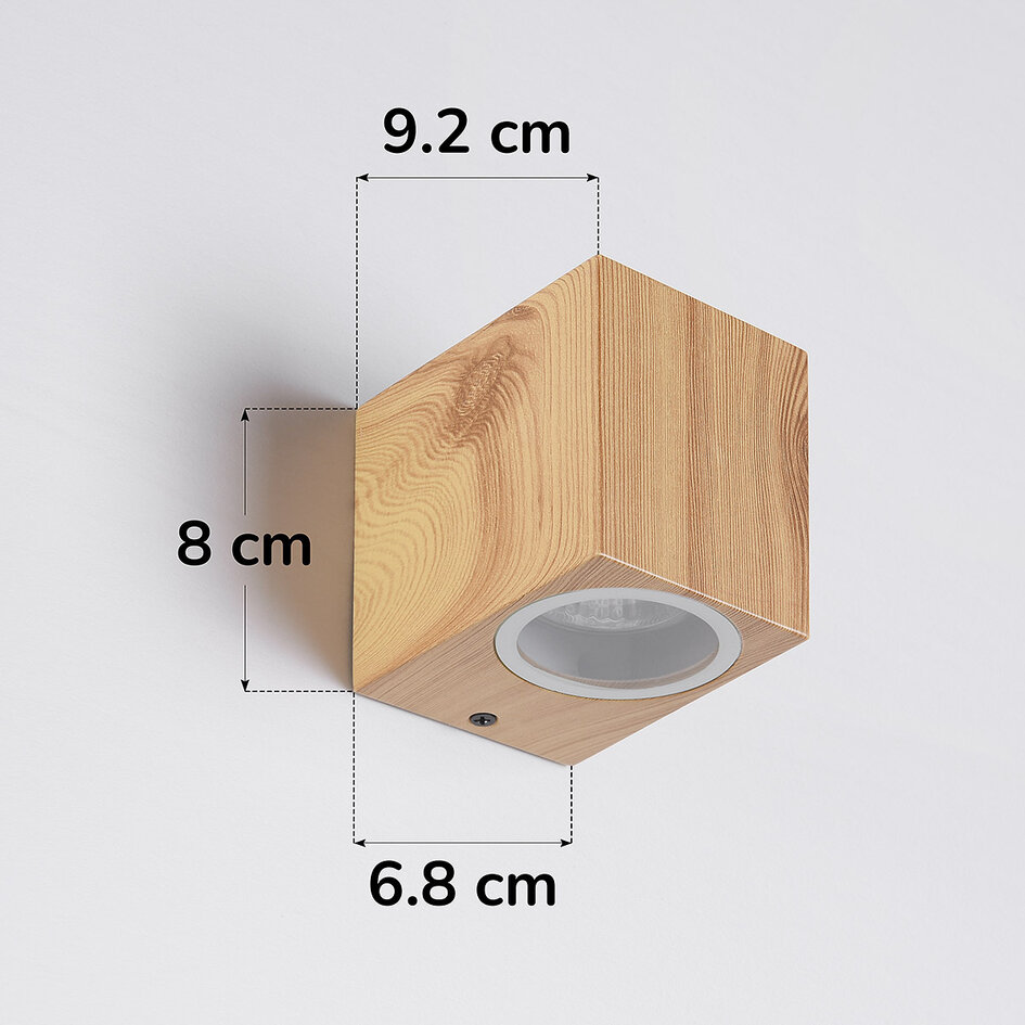 Elegant utomhusvägglampa Giulia i träutseende