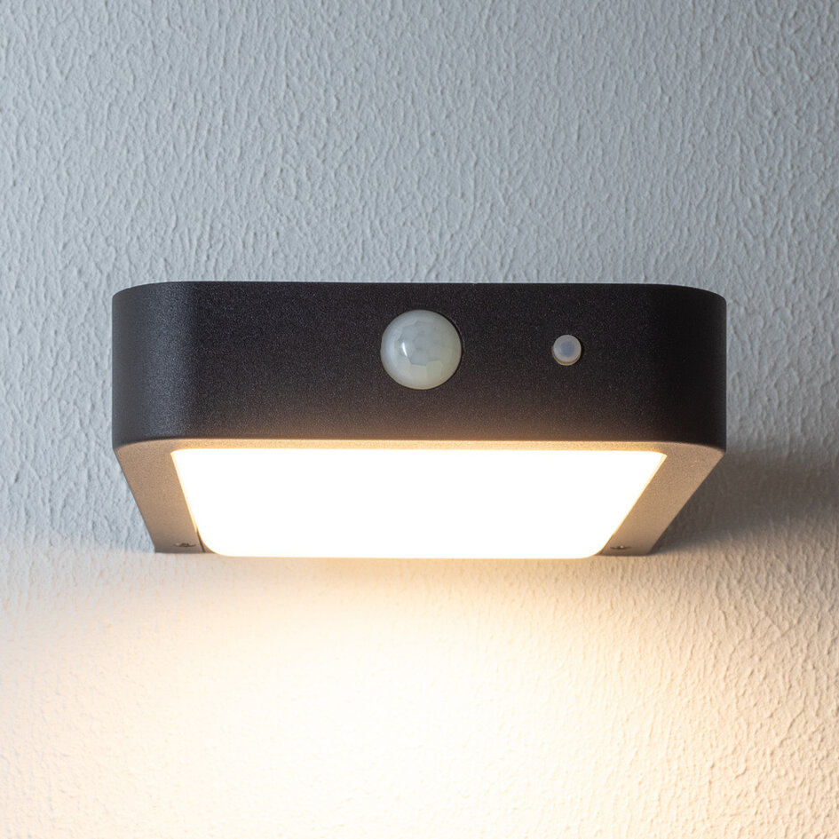 Solcellsvägglampa för utomhusbruk med sensor - Patrick