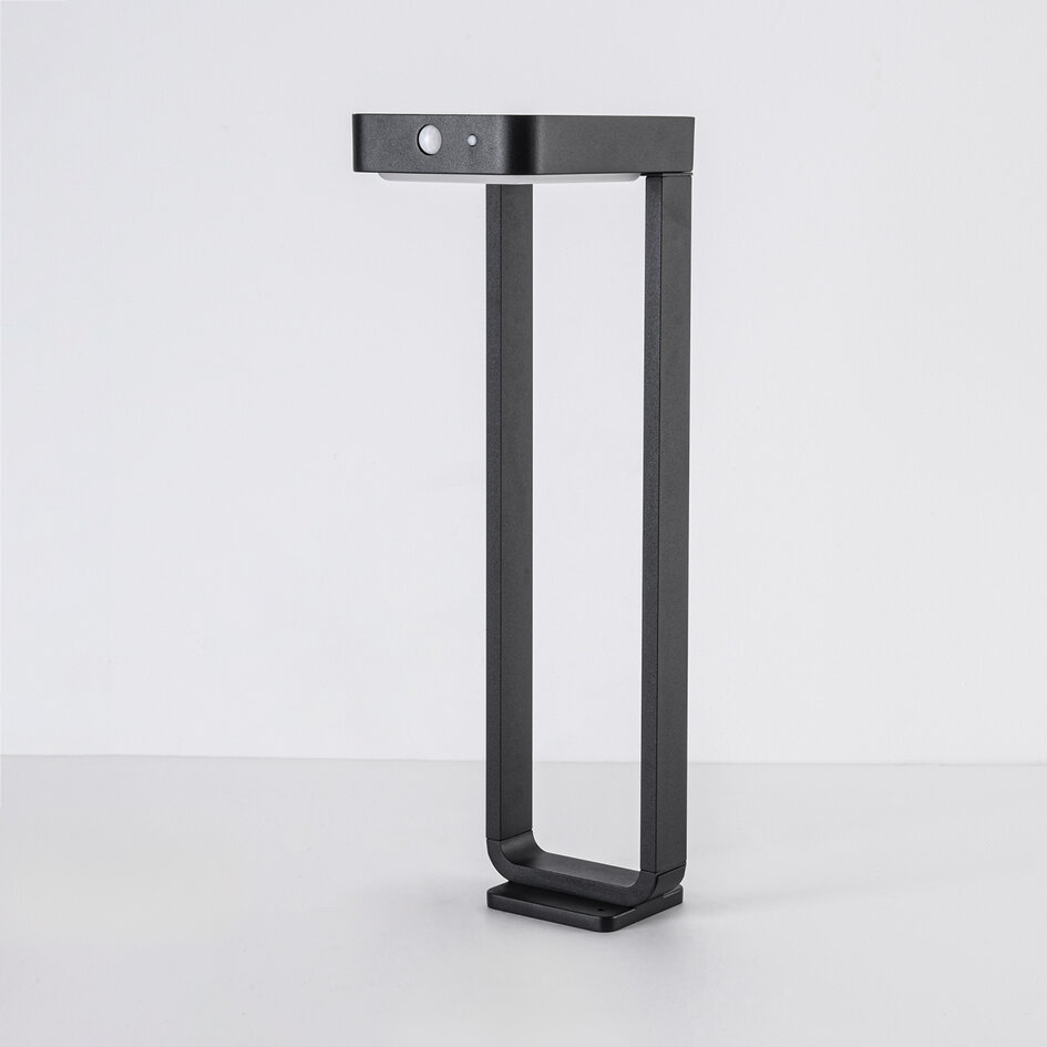 Solcellsdriven stående utomhuslampa Pelle med sensor - svart med integrerad LED