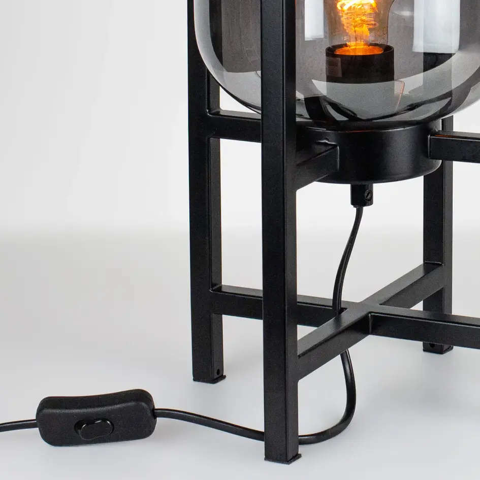 Bordslampa Duuk - rökfärgat glas på svart metallram