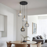 Pendellampa Livia med fyra lampor och glaskulor
