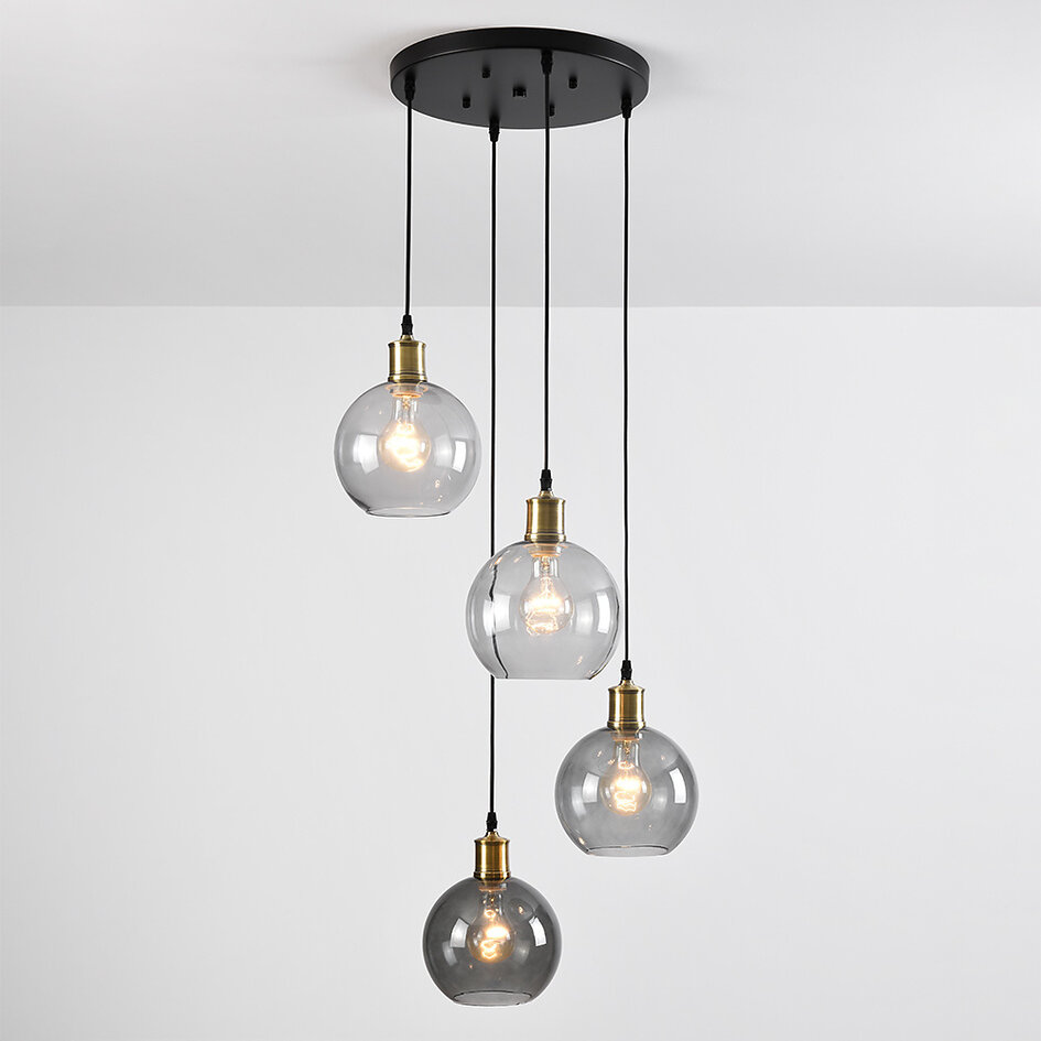 Pendellampa Livia med fyra lampor och glaskulor