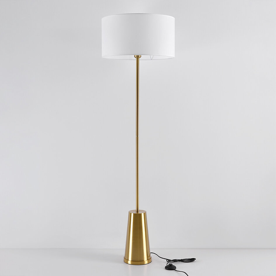 Golvlampa Valya - guld med tygskärm