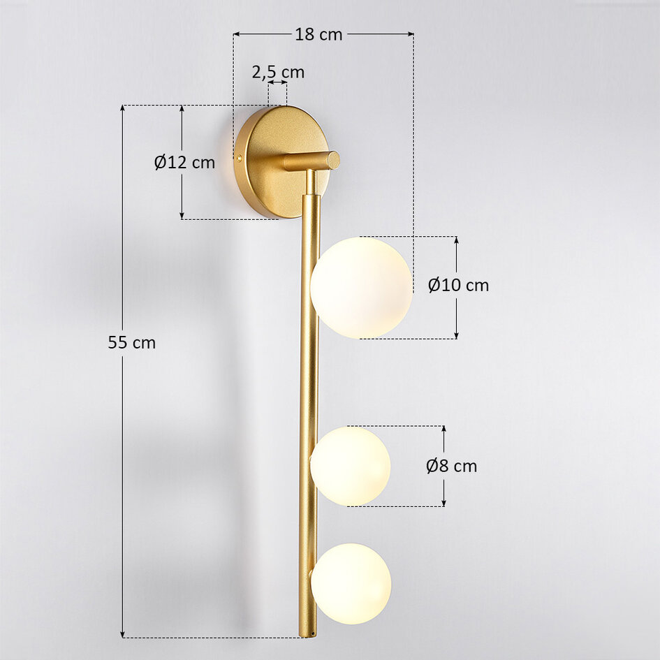 Vägglampa Taj med tre lampor - vita kulor och guld