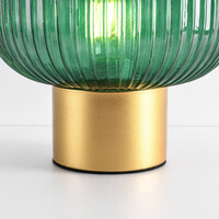 Bordslampa Inaya - guld med räfflat grönt glas
