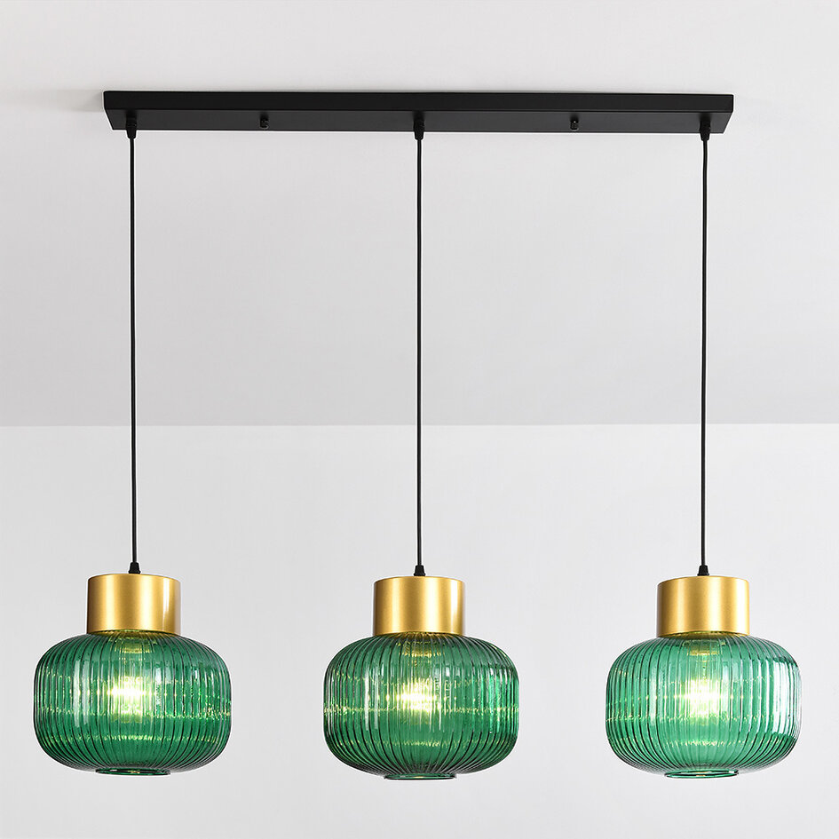Pendellampa Inya med tre lampor och grönt glas - grönt och guld