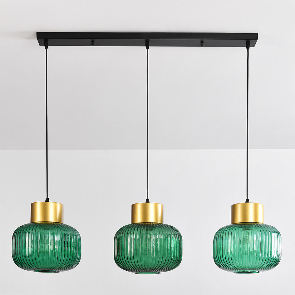 Pendellampa Inya med tre lampor och grönt glas - grönt och guld