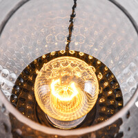 Bordslampa Inte - rökfärgat glas med textur