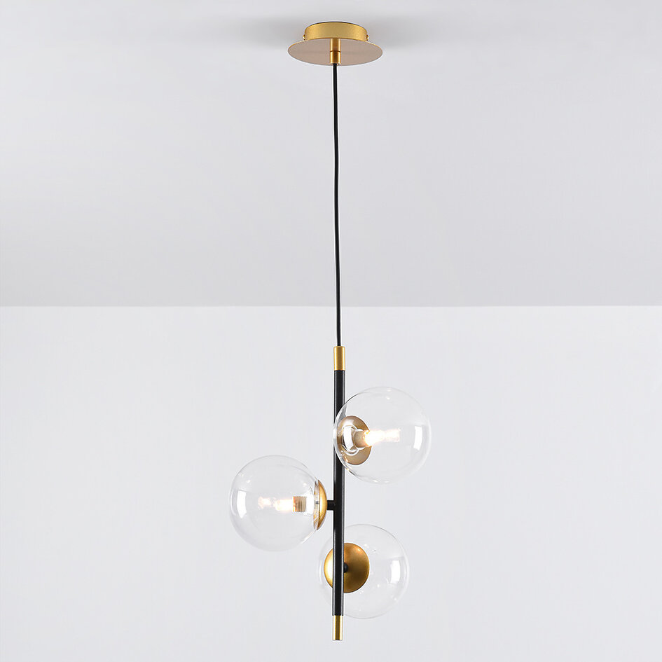 Pendellampa Nisrin med tre lampor i transparent glas - svart och guld