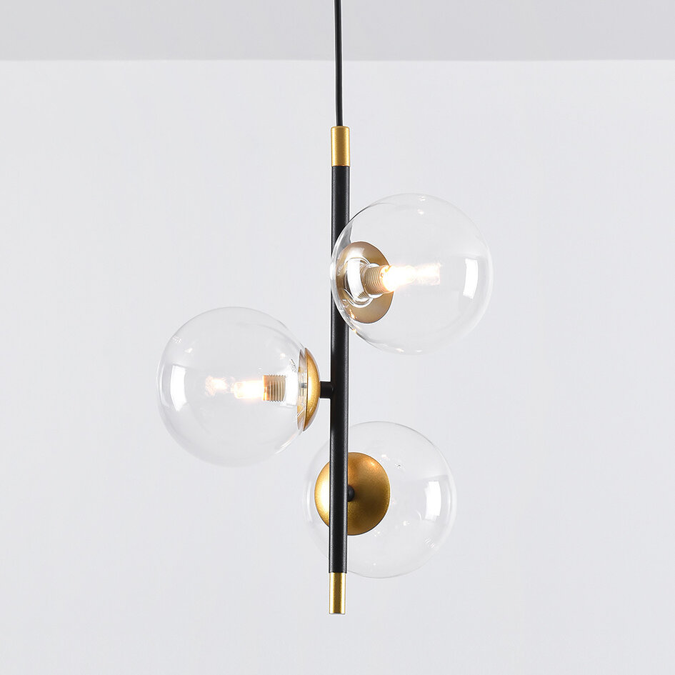Pendellampa Nisrin med tre lampor i transparent glas - svart och guld