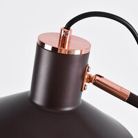 Bordslampa Phoebe - kaffebrun med bronsdetaljer och vinklingsbar arm