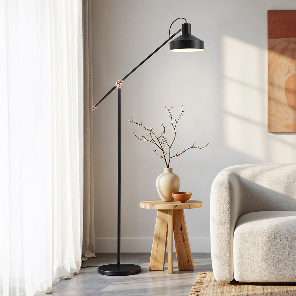 Golvlampa Tom - svart med bronsdetaljer och vinklingsbar arm