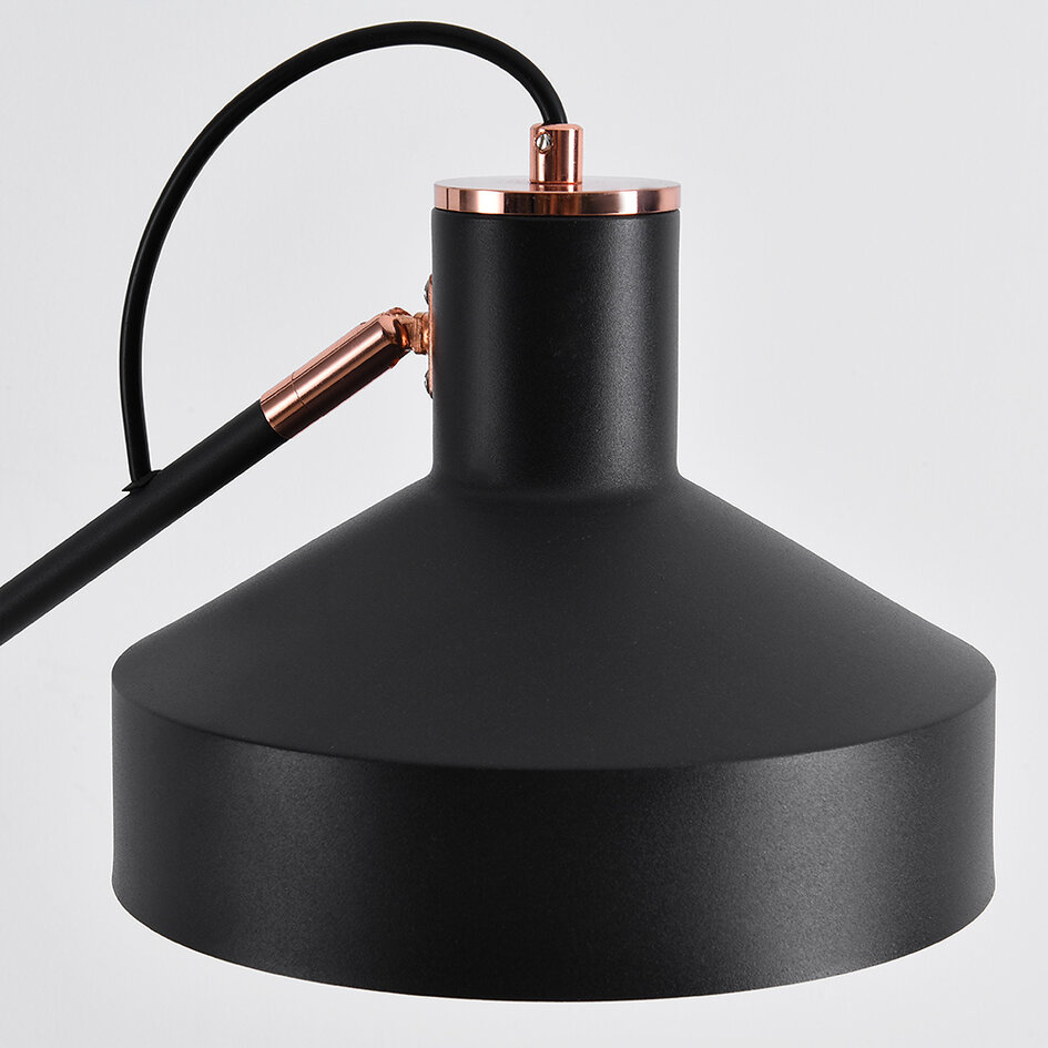Golvlampa Tom - svart med bronsdetaljer och vinklingsbar arm