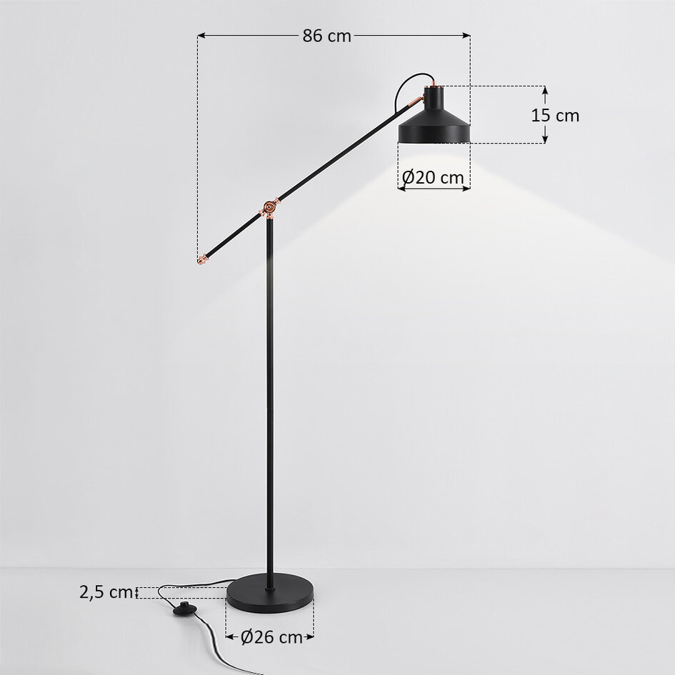 Golvlampa Tom - svart med bronsdetaljer och vinklingsbar arm