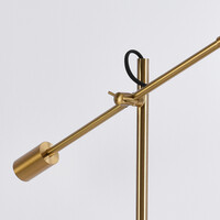 Bordslampa Rhys - svart med gulddetaljer och vinklingsbar arm