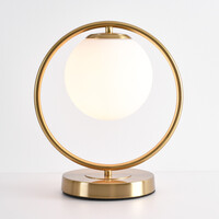 Bordslampa Gene - guld med mjölkvitt glasklot