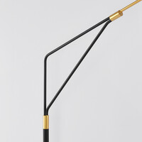Designad golvlampa Monica i marmor med guldfärgade detaljer