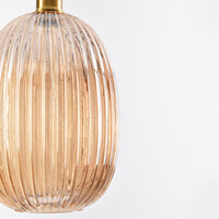 Pendellampa Riley av räfflat amberfärgat glas