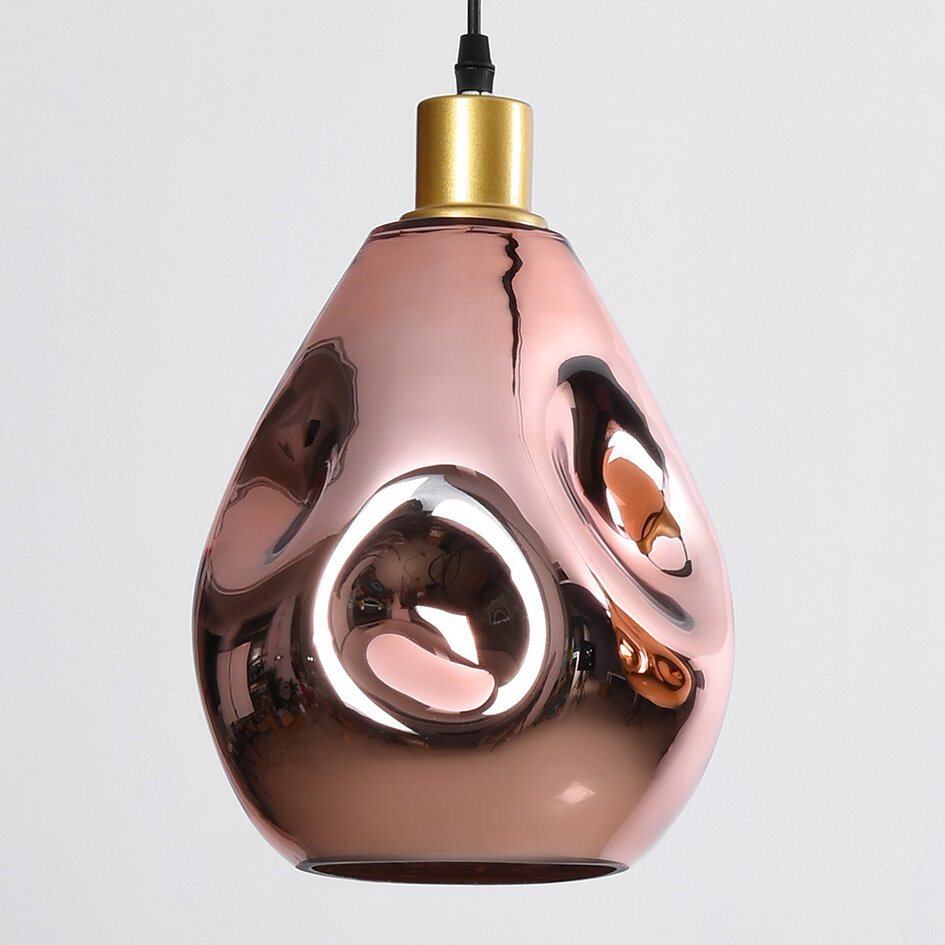 Designad pendellampa Rick med tre lampor och vågigt glas - roséguld