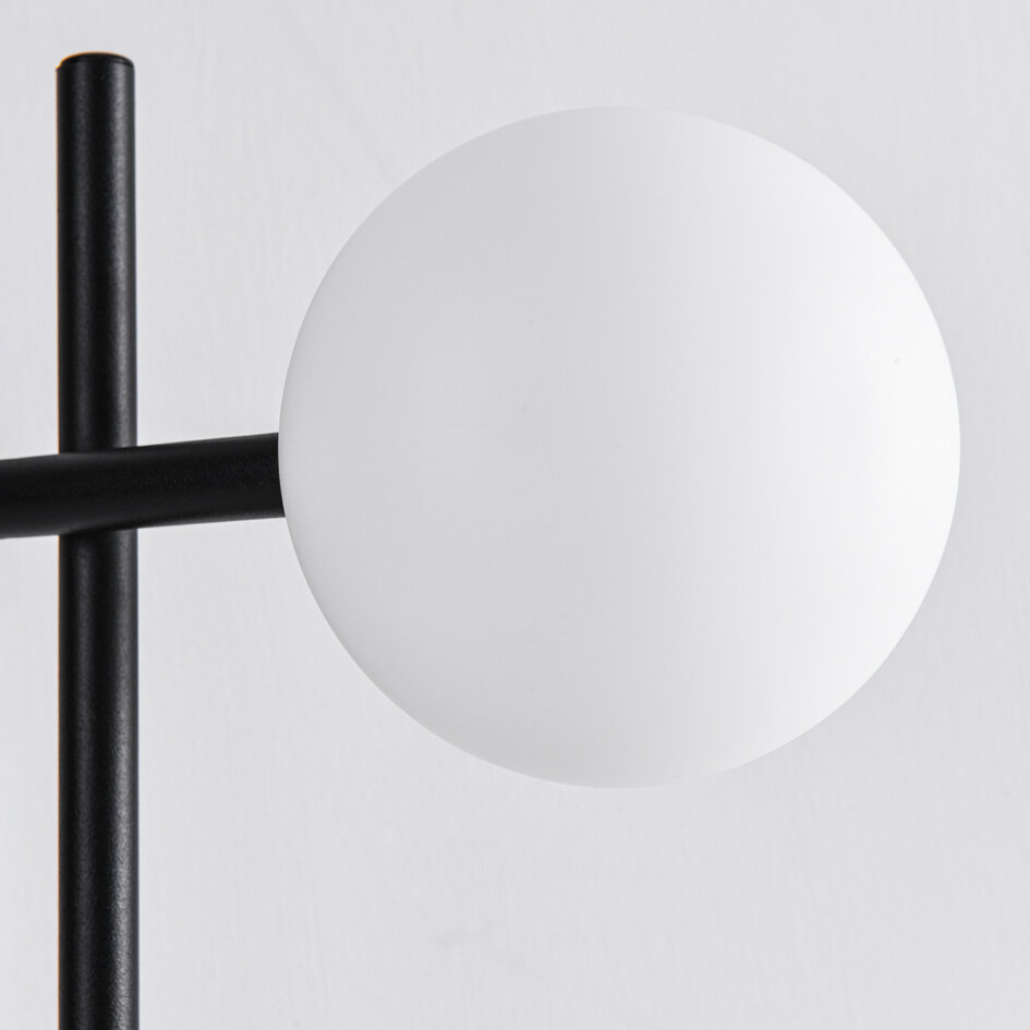 Bordslampa Glenn - mjölkvitt glas