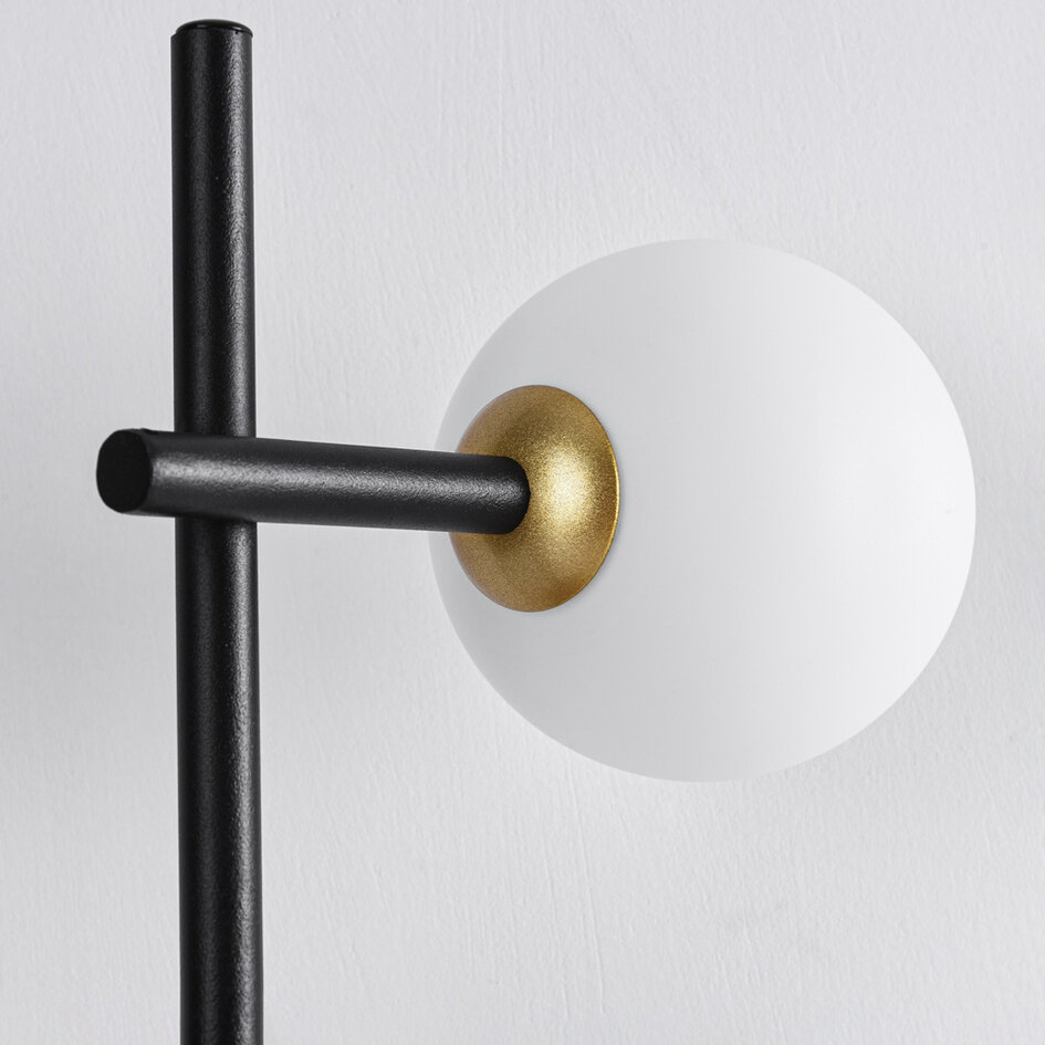 Bordslampa Glenn - mjölkvitt glas