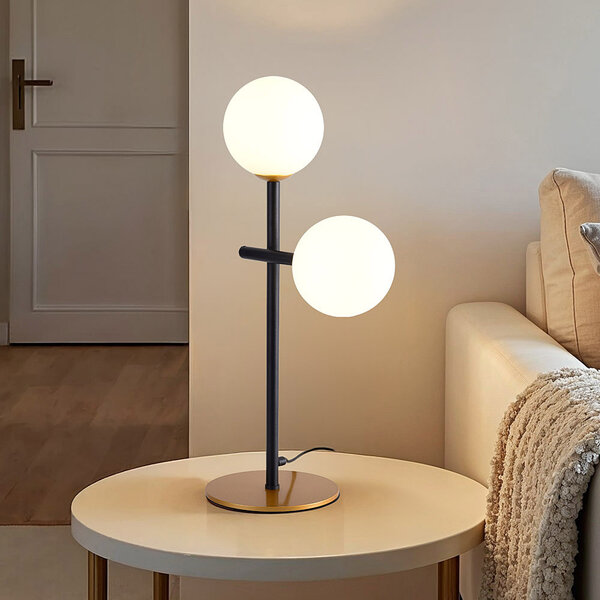 Bordslampa Chase med två lampor - mjölkvitt glas