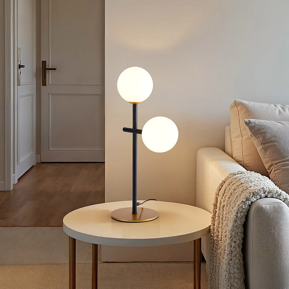 Bordslampa Chase med två lampor - mjölkvitt glas