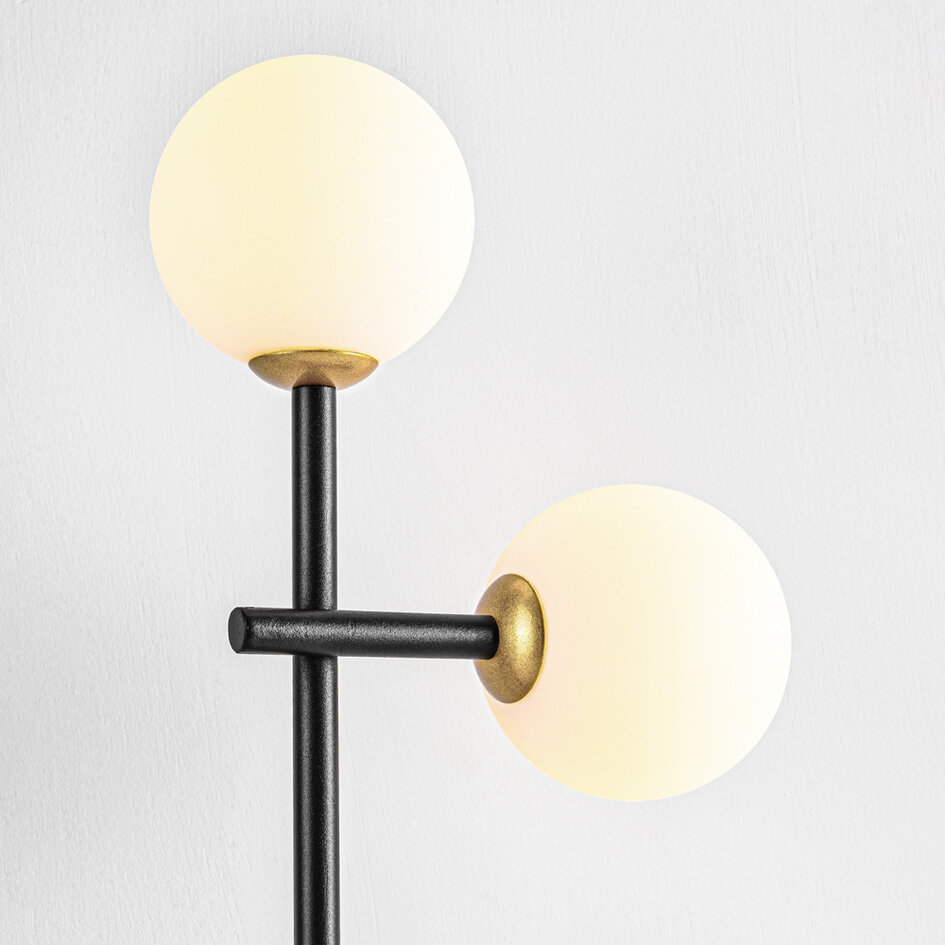 Bordslampa Chase med två lampor - mjölkvitt glas
