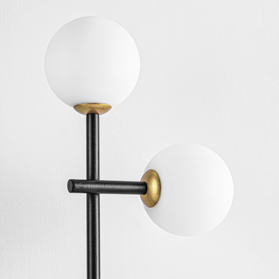 Bordslampa Chase med två lampor - mjölkvitt glas