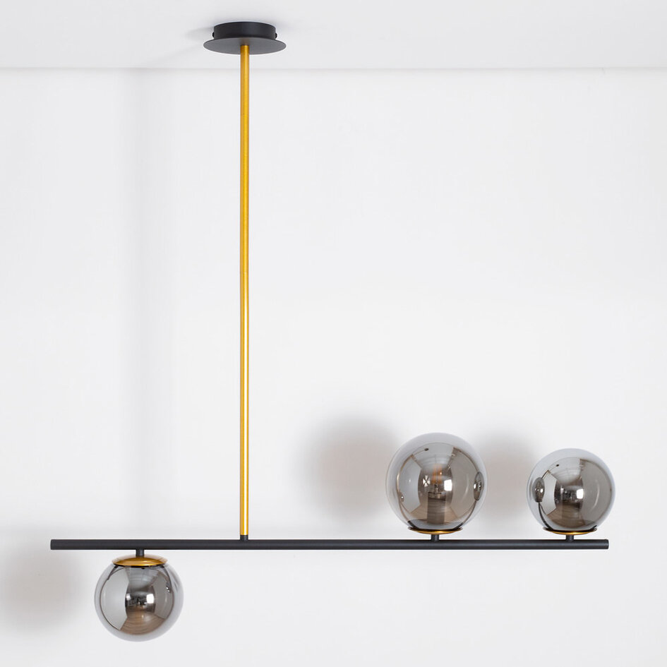 Designad pendellampa Danny med tre lampor och glaskulor