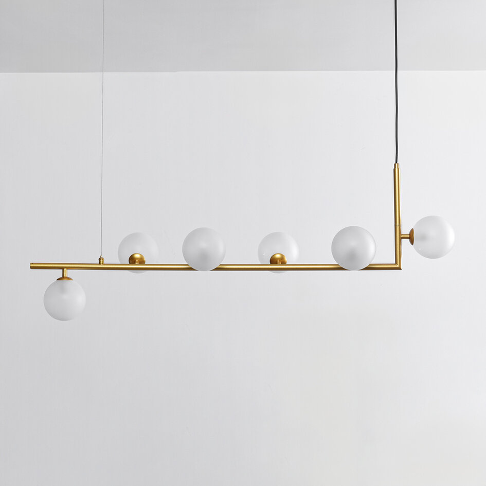 Designad pendellampa Marcus med sex lampor i L-form och mjölkvitt glas