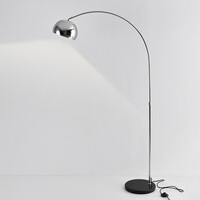 Böjd golvlampa Bowie i krom med svart marmor