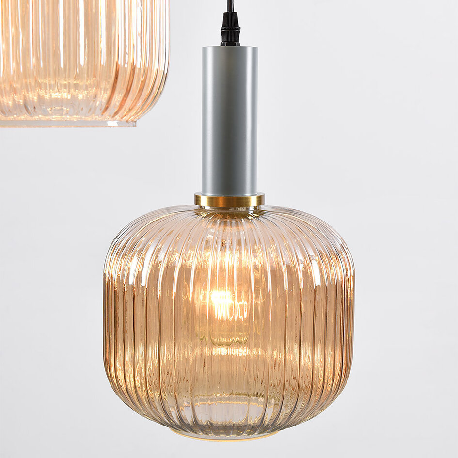Pendellampa Amelia med tre lampor - räfflat glas
