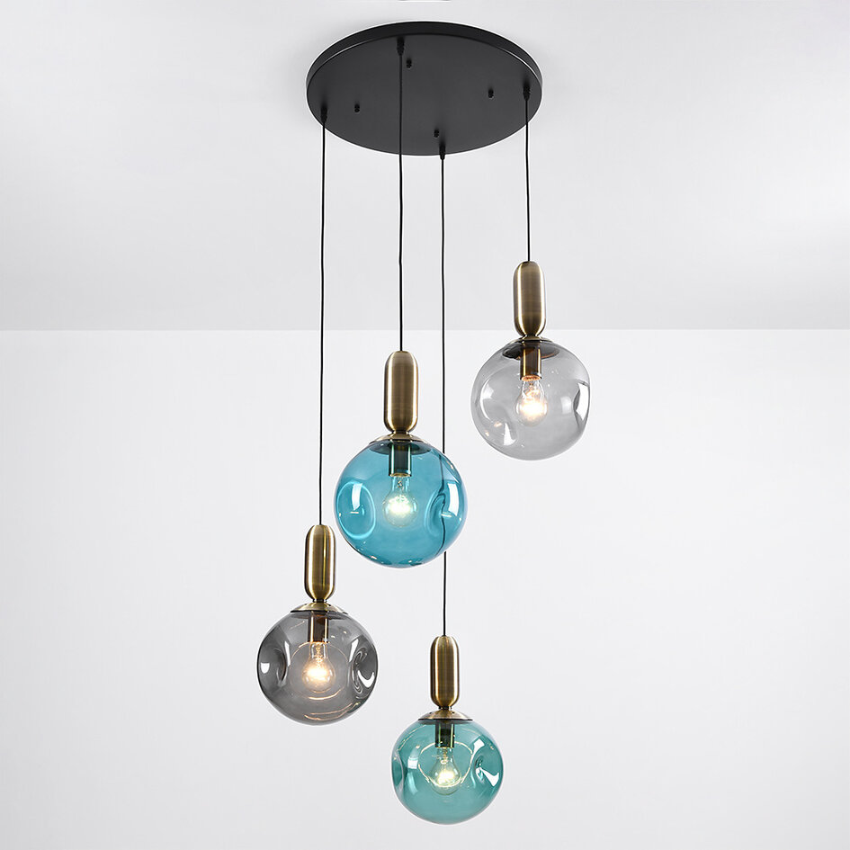 Pendellampa Kevin med fyra lampor och vågigt glas