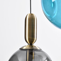 Pendellampa Kevin med fyra lampor och vågigt glas