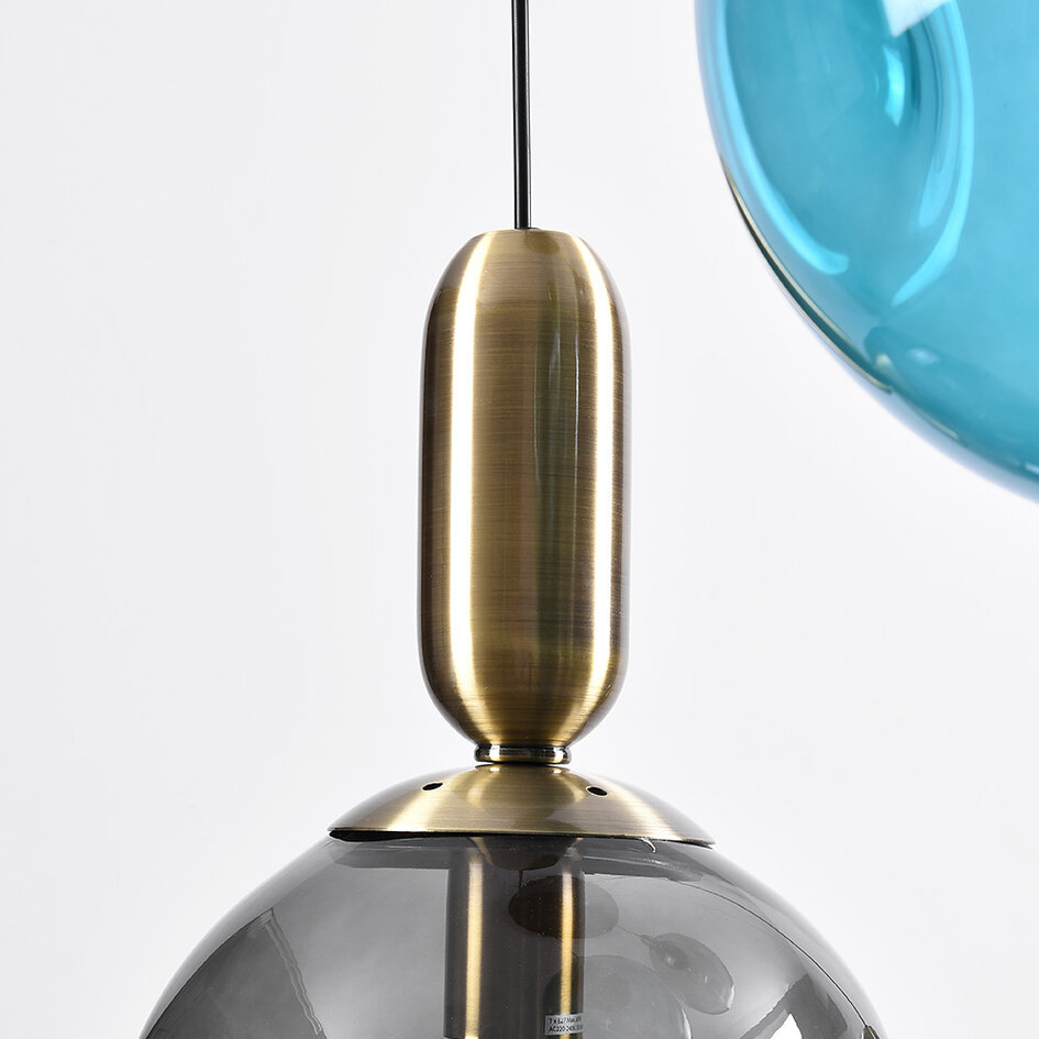 Pendellampa Kevin med fyra lampor och vågigt glas