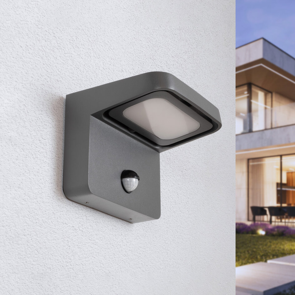 Vinkelbar utomhusvägglampa Greg med sensor - svart med integrerad LED