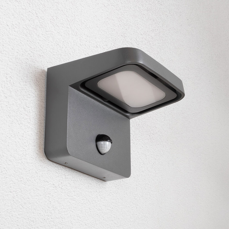 Vinkelbar utomhusvägglampa Greg med sensor - svart med integrerad LED