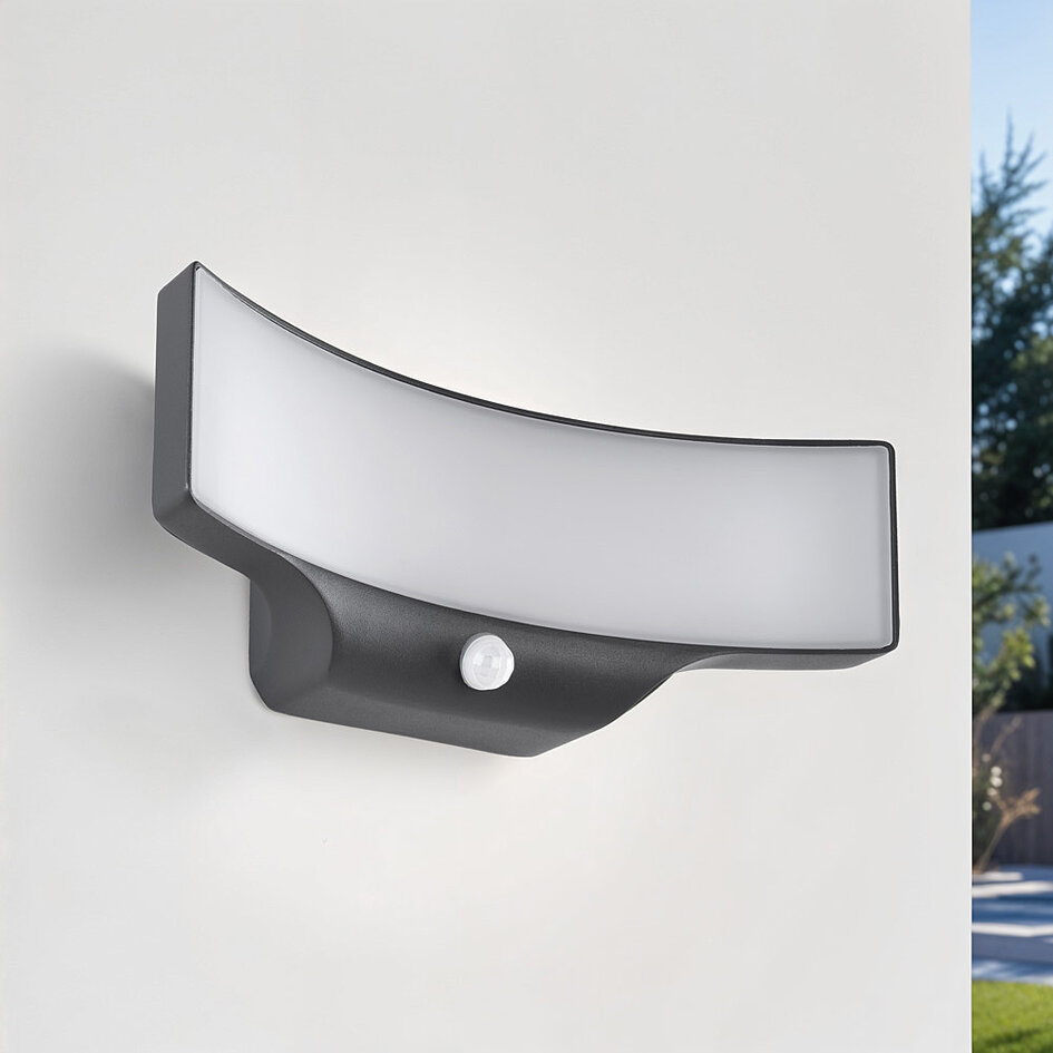 Utomhusvägglampa Graham med sensor - svart med integrerad LED