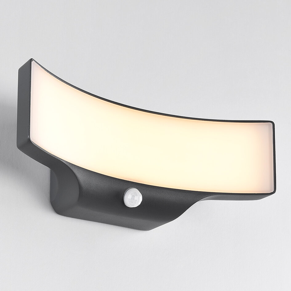 Utomhusvägglampa Graham med sensor - svart med integrerad LED