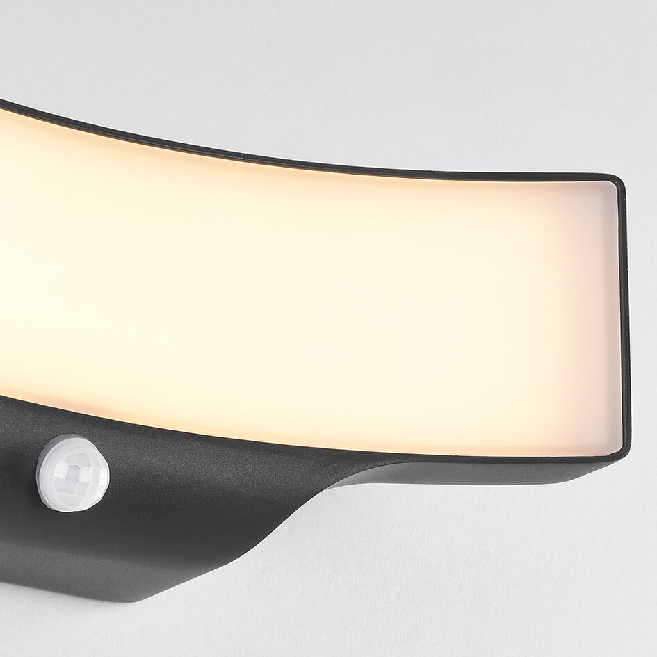 Utomhusvägglampa Graham med sensor - svart med integrerad LED